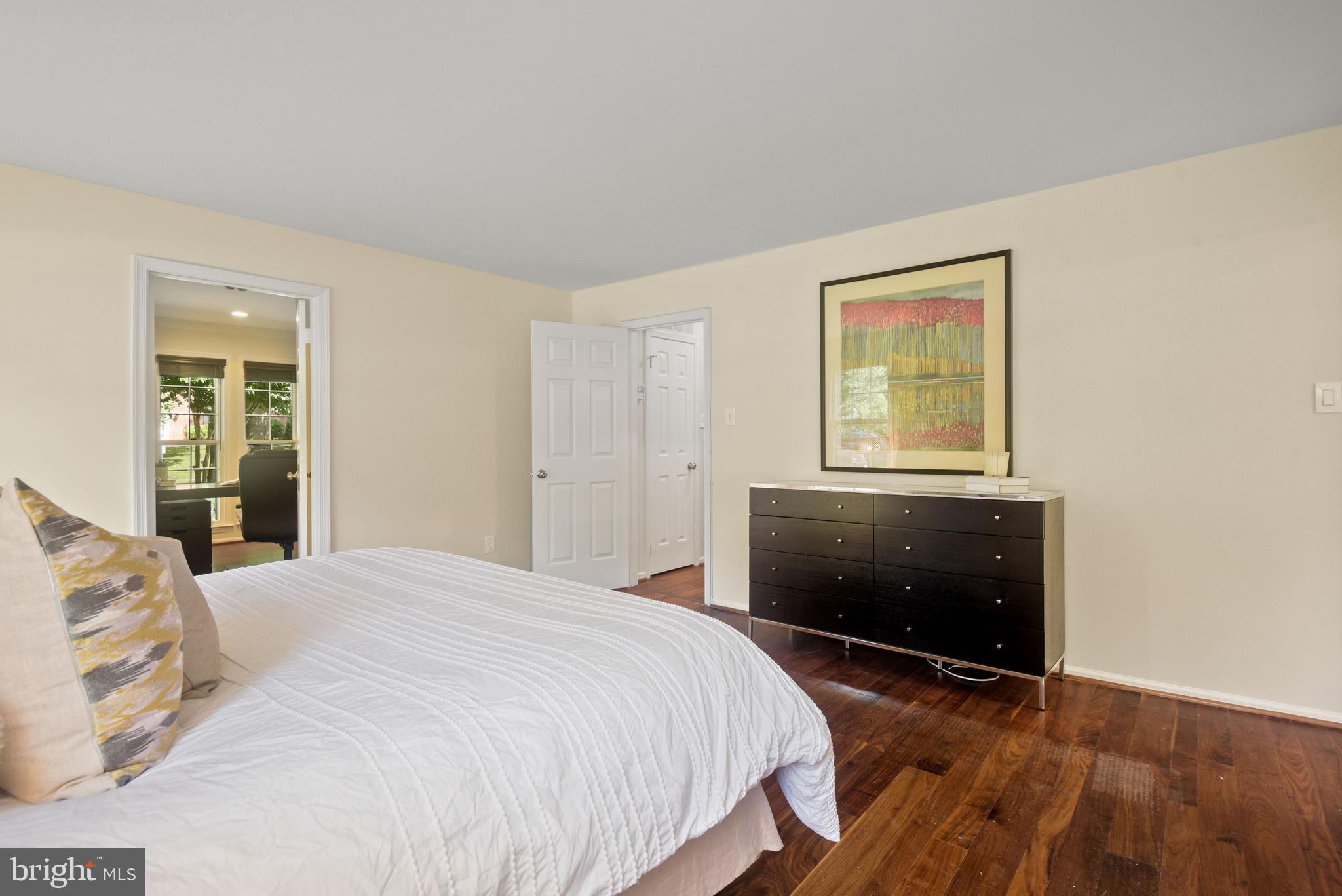 902 Ridge Drive McLean, VA 22101 - Photo 16 of 41 Owner's Suite