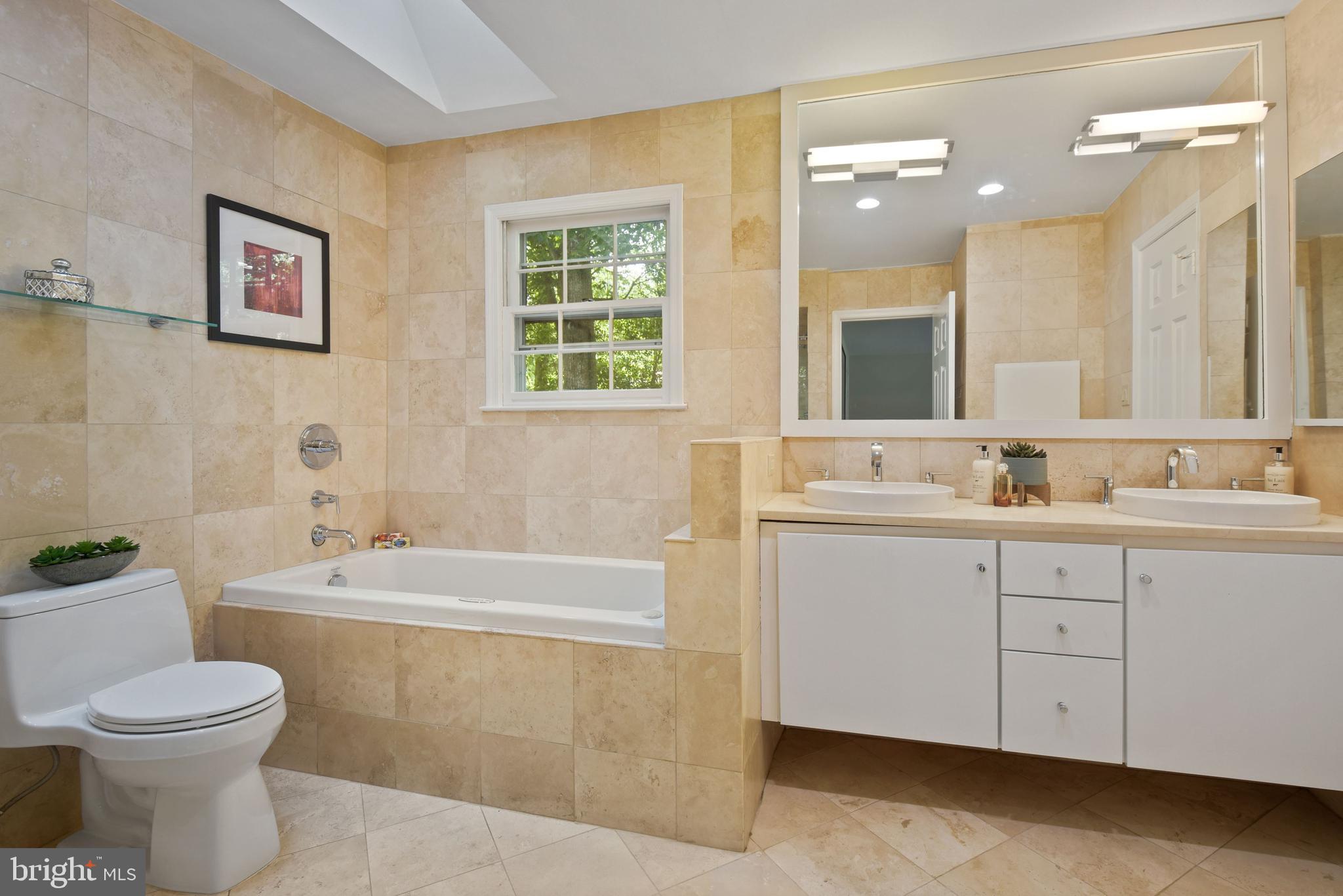 902 Ridge Drive McLean, VA 22101 - Photo 17 of 41 Luxurious Owner's En-Suite