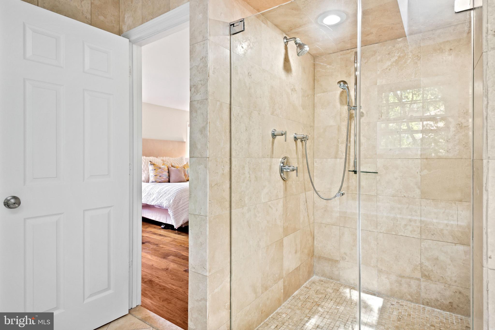 902 Ridge Drive McLean, VA 22101 - Photo 18 of 41 Owner's En-Suite