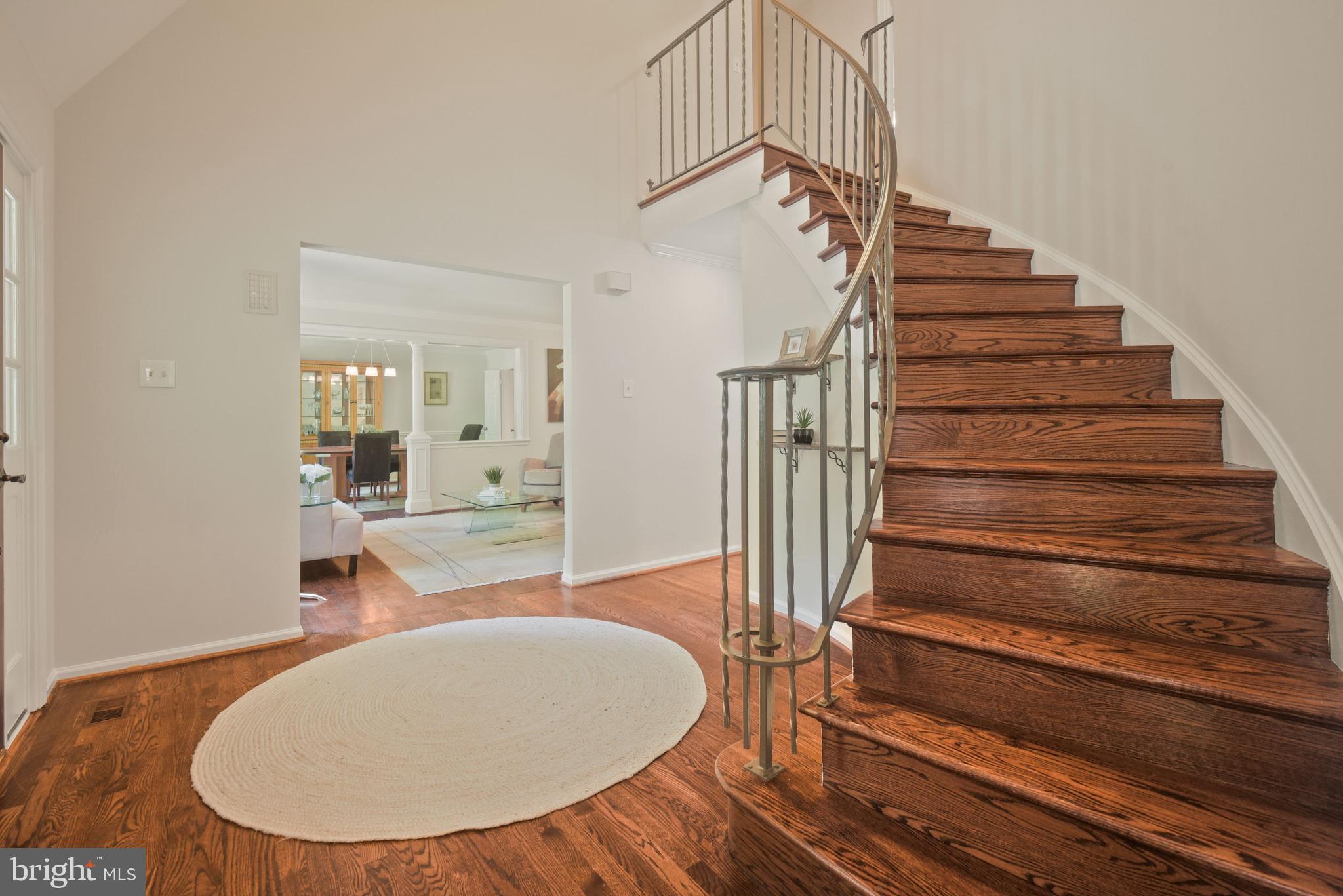 902 Ridge Drive McLean, VA 22101 - Photo 4 of 41 Welcoming Foyer