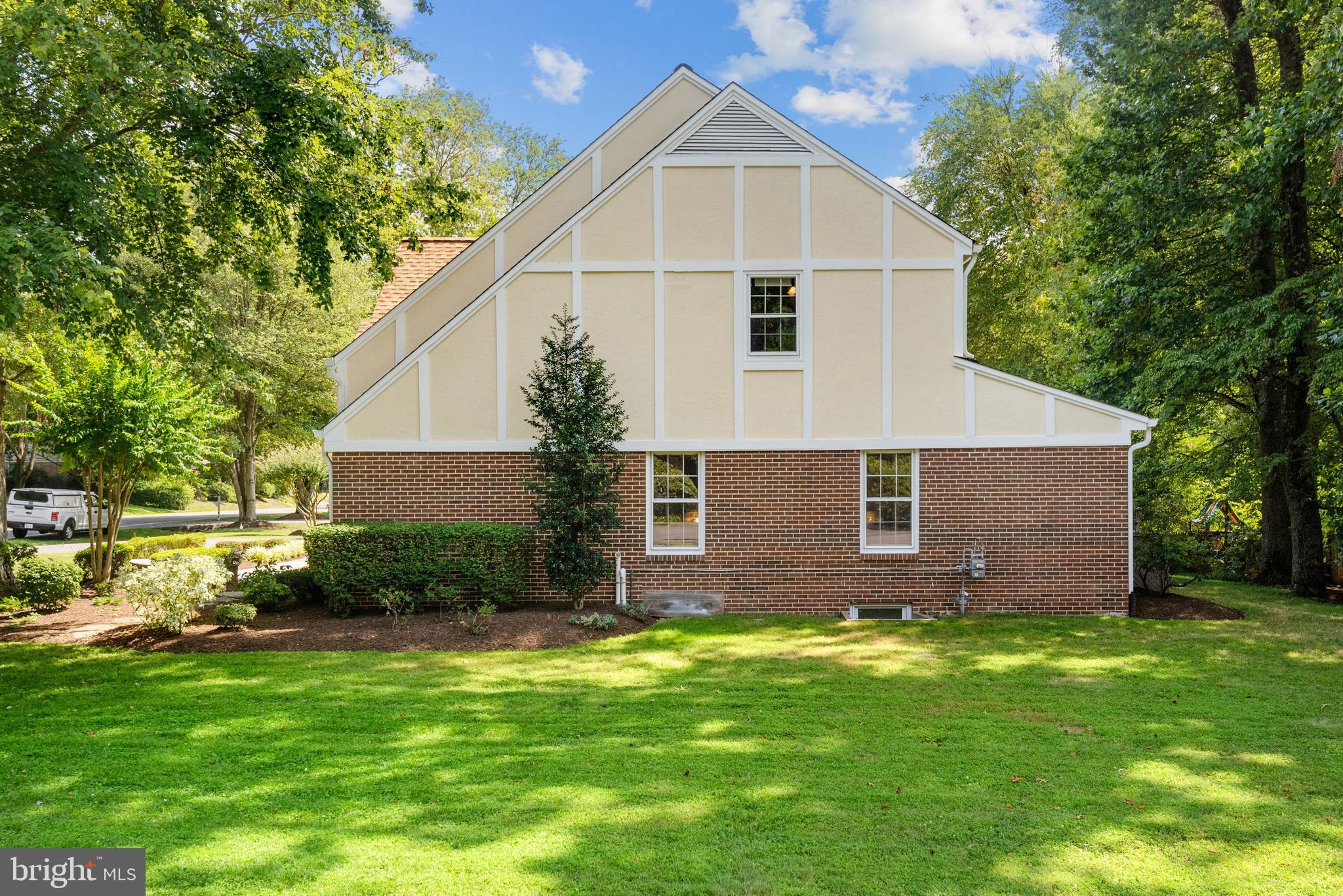 902 Ridge Drive McLean, VA 22101 - Photo 37 of 41 Large Side-Yard.