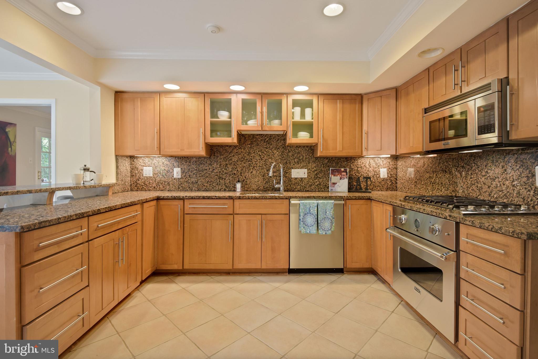 902 Ridge Drive McLean, VA 22101 - Photo 9 of 41 Kitchen