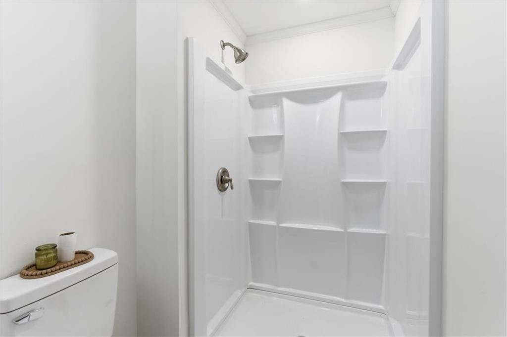 344 Colbert Road Dallas, GA 30132 - Photo 20 of 29 a bathroom with a bathtub