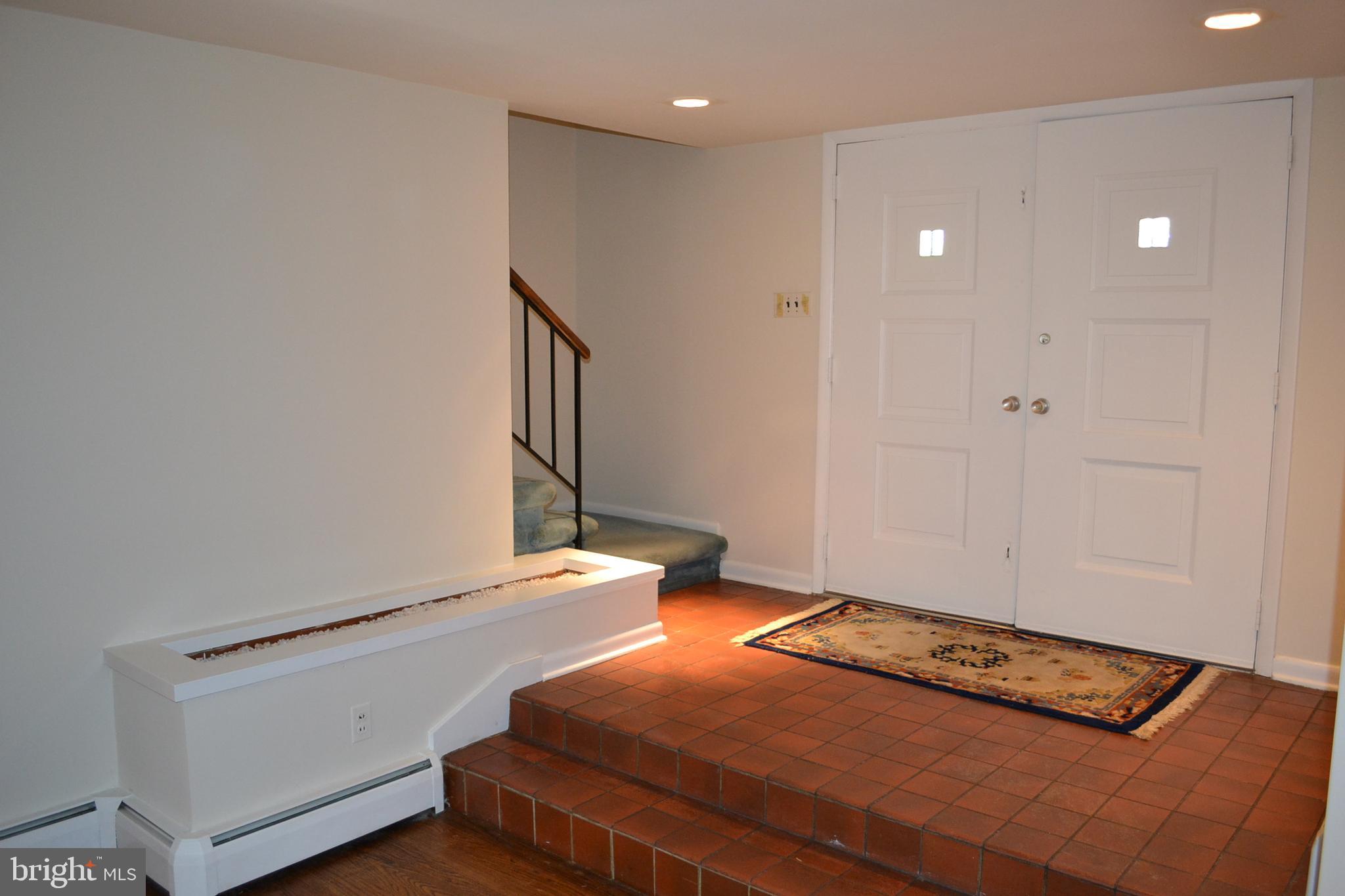1720 Lynam Road Abington, PA 19001 - Photo 2 of 40 Raised Entry Foyer