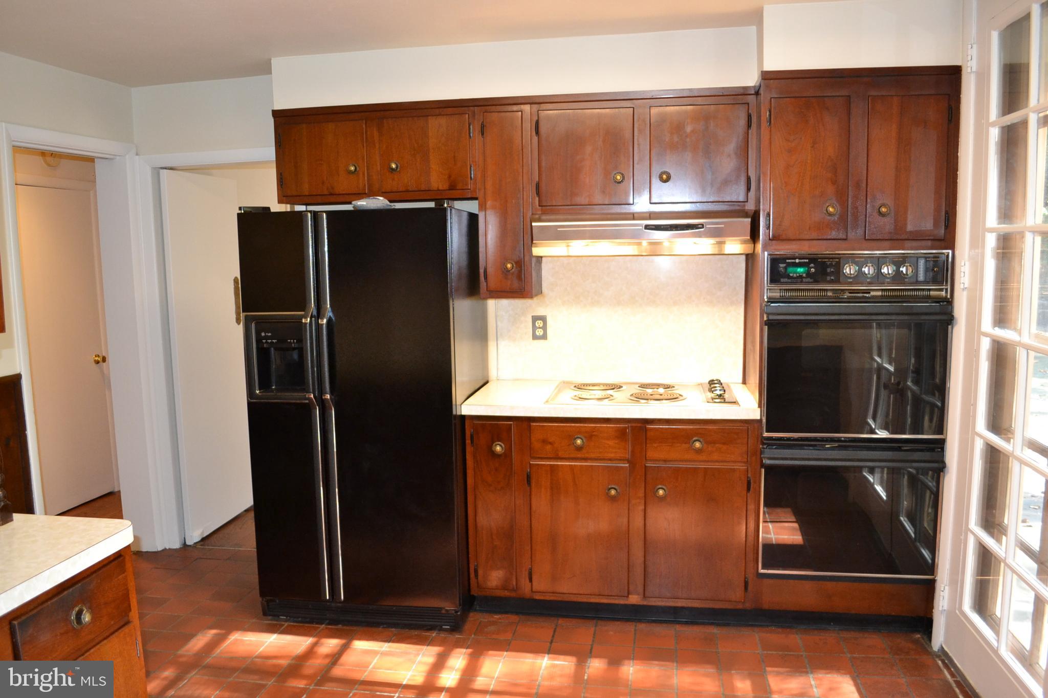 1720 Lynam Road Abington, PA 19001 - Photo 13 of 40 Kitchen with double wall oven