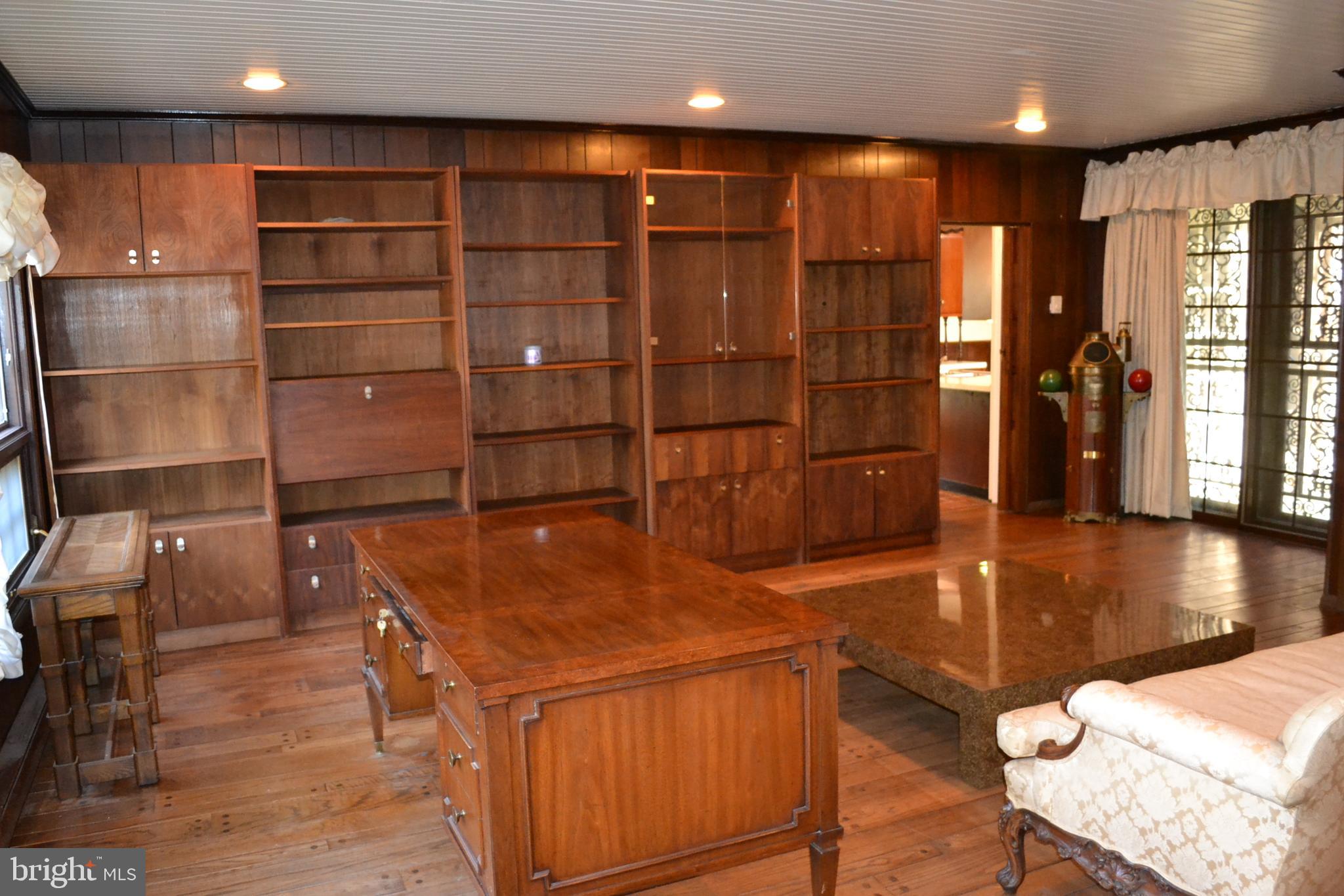 1720 Lynam Road Abington, PA 19001 - Photo 18 of 40 Family room with built in shelves