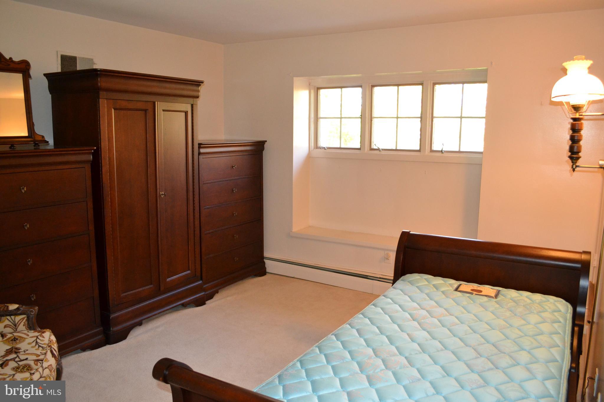 1720 Lynam Road Abington, PA 19001 - Photo 22 of 40 2nd bedroom with window seat
