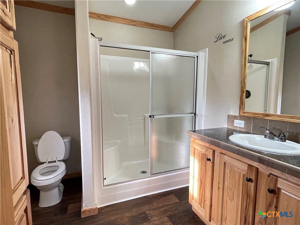 543 Morris Town Road Victoria, TX 77905 - Photo 9 of 15 Master Bath
