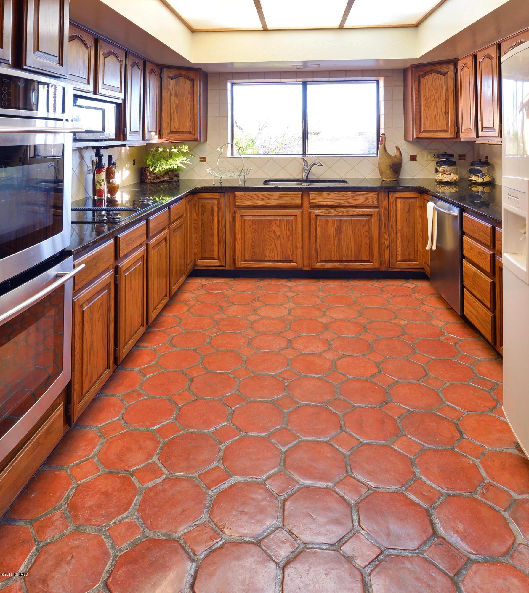 4010 East Cocopas Road Tucson, AZ 85718 - Photo 7 of 26 Gallery Image 7
