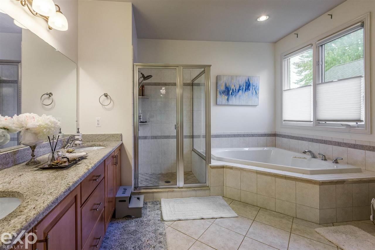 2138 Avon Lake Lane Rochester, MI 48307 - Photo 20 of 40 50064356-19.JPG