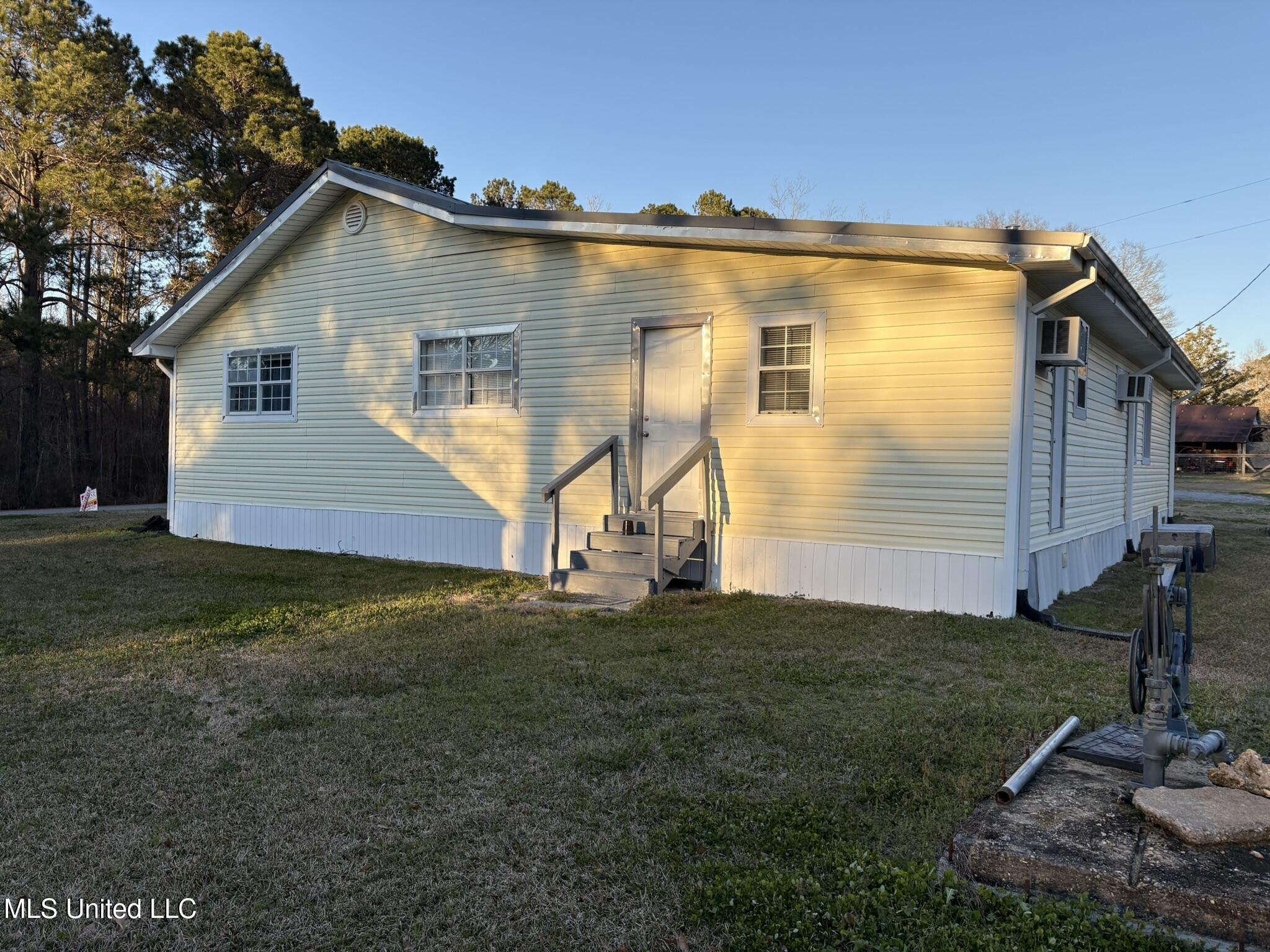 481 Macedonia Road Mendenhall, MS 39114 - Photo 5 of 70 IMG_3013