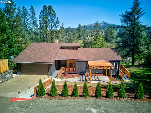 $534,000 | 267 Mountain View, Glide, OR 97443