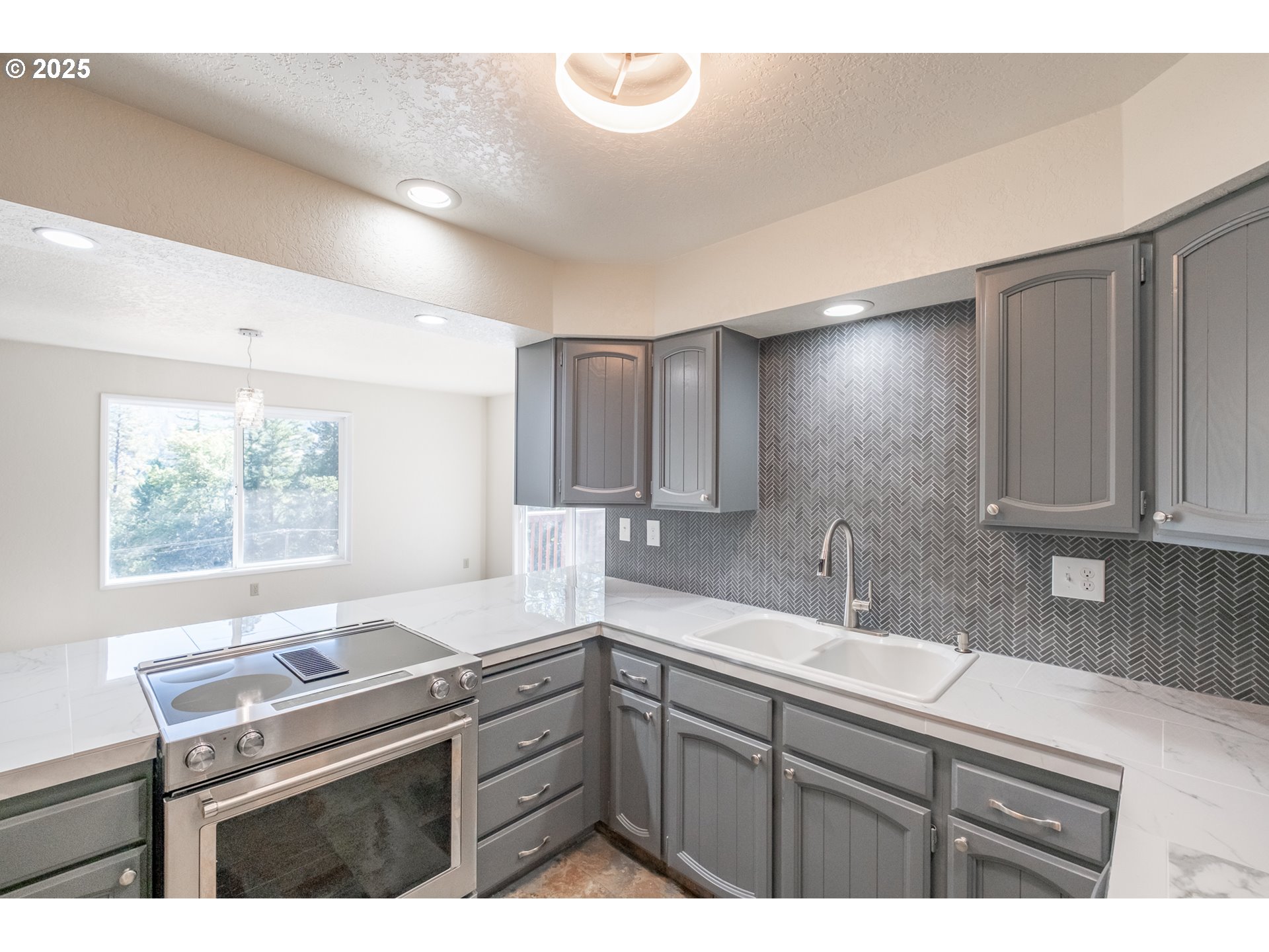 267 Mountain View Glide, OR 97443 - Photo 40 of 44