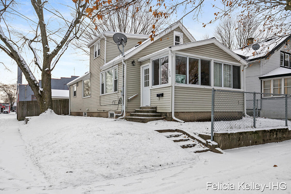 1038 Rathbone Street Southwest Wyoming, MI 49509 - Photo 1 of 10 IMG_1000