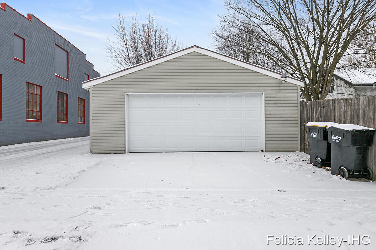 1038 Rathbone Street Southwest Wyoming, MI 49509 - Photo 5 of 10 IMG_1004