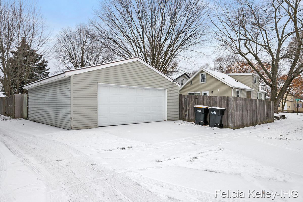 1038 Rathbone Street Southwest Wyoming, MI 49509 - Photo 6 of 10 IMG_1005
