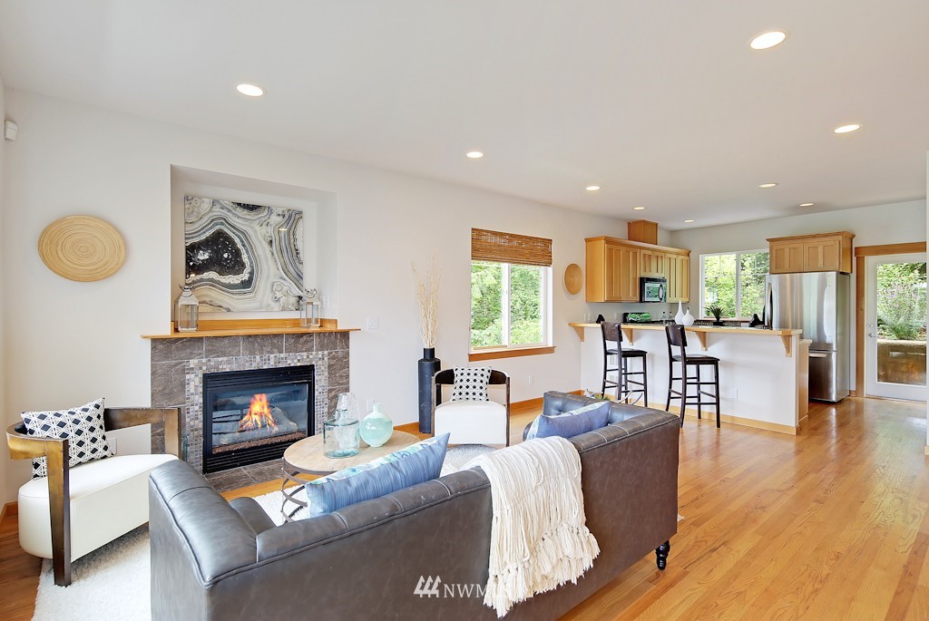 2476 Southwest Webster Street Seattle, WA 98106 - Photo 2 of 18 Gallery Image 2