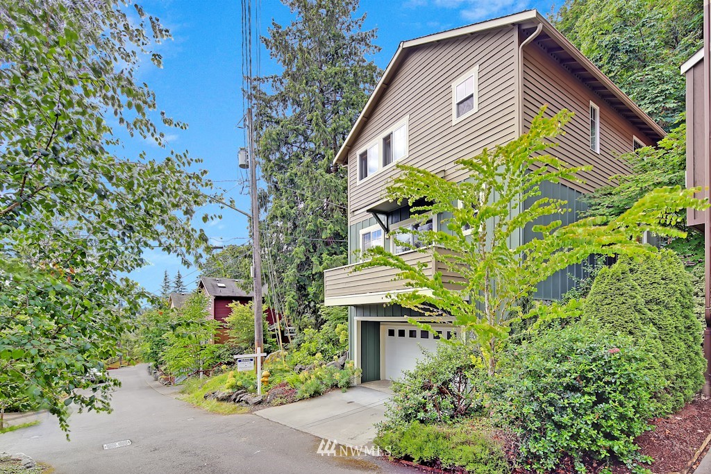 2476 Southwest Webster Street Seattle, WA 98106 - Photo 17 of 18 Gallery Image 17
