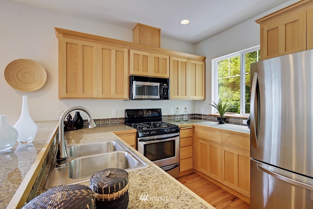 2476 Southwest Webster Street Seattle, WA 98106 - Photo 4 of 18 Gallery Image 4