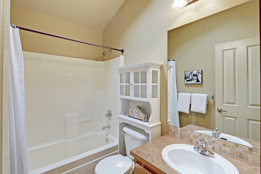 2476 Southwest Webster Street Seattle, WA 98106 - Photo 10 of 18 Gallery Image 10
