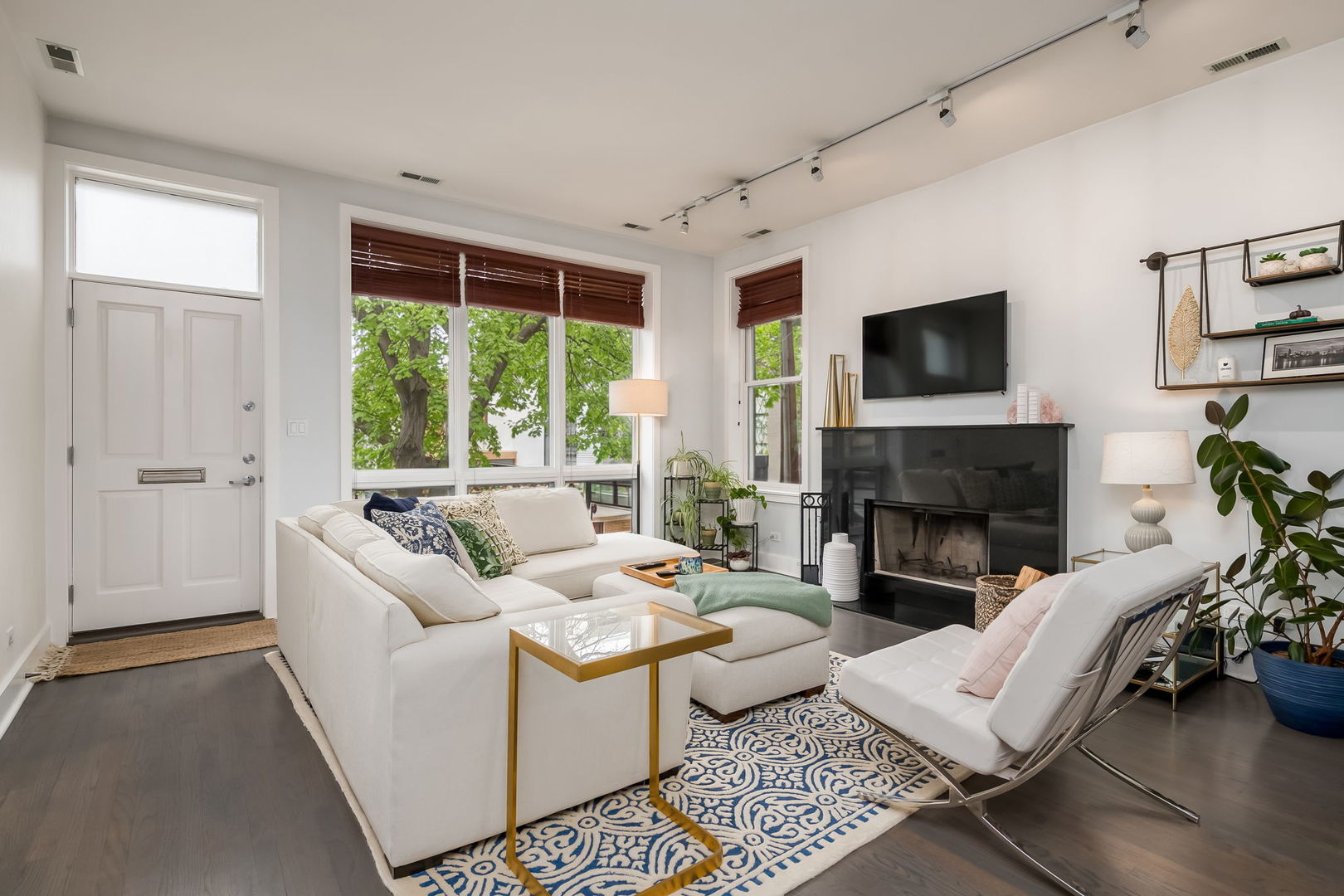 1123 West Chestnut Street, Unit 2E Chicago, IL 60642 - Photo 2 of 18