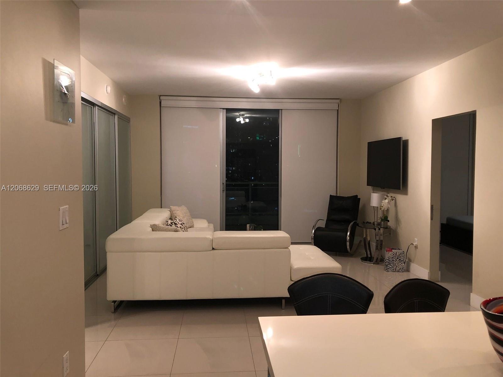 90 Southwest 3rd Street, Unit 3802 Miami, FL 33130 - Photo 6 of 20 Gallery Image 6