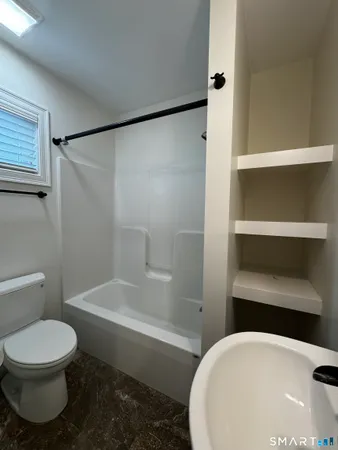 $2,200 | 25 Lester Avenue, Unit 2, Stonington, CT 06379