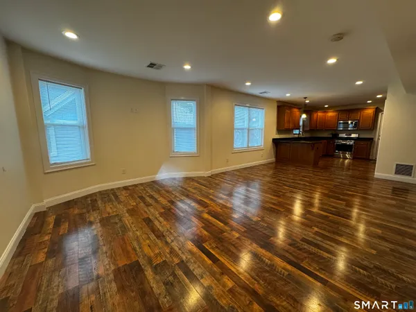 $2,200 | 25 Lester Avenue, Unit 2, Stonington, CT 06379