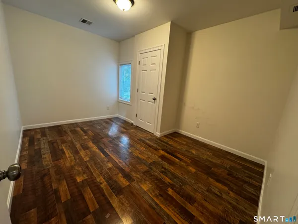 $2,200 | 25 Lester Avenue, Unit 2, Stonington, CT 06379