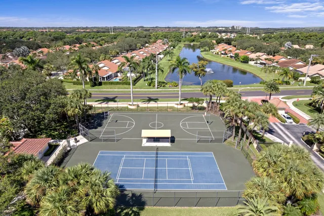 view of city with tall buildings