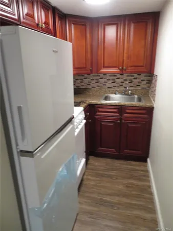 $2,600 | 17 Chimney Lane, Bay Shore, NY 11706