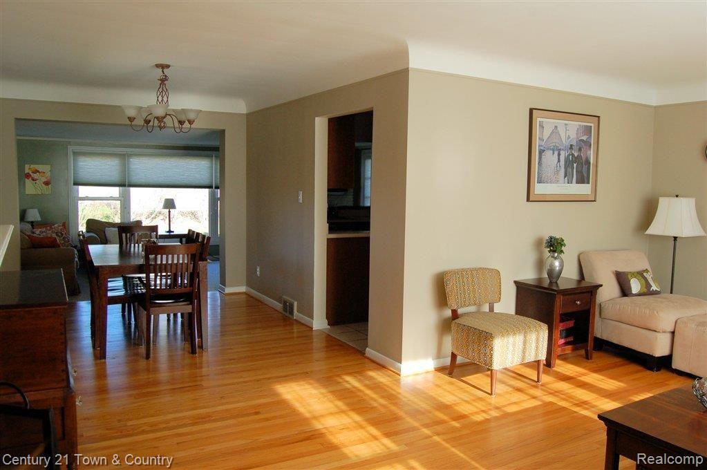 18882 Beverly Road Franklin, MI 48025 - Photo 18 of 25 Living - Dining Room