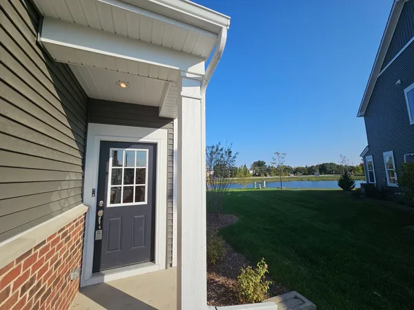 a view of a house with backyard and porch