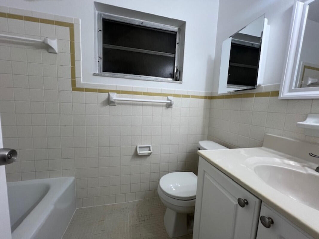 523 South K Street, Unit 7 Lake Worth Beach, FL 33460 - Photo 12 of 14 IMG_9148jpg