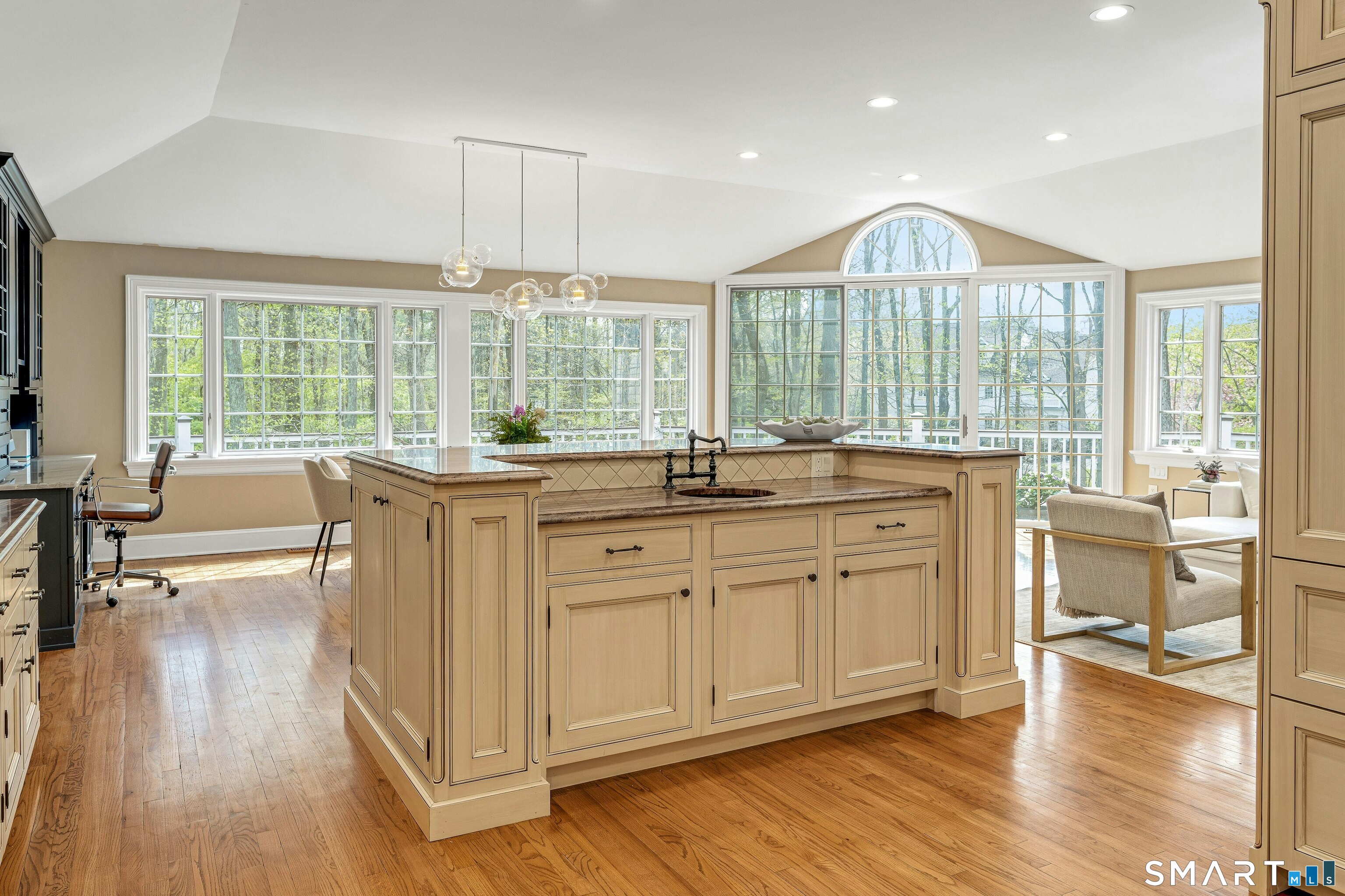 46 Wakeman Road New Canaan, CT 06840 - Photo 12 of 38