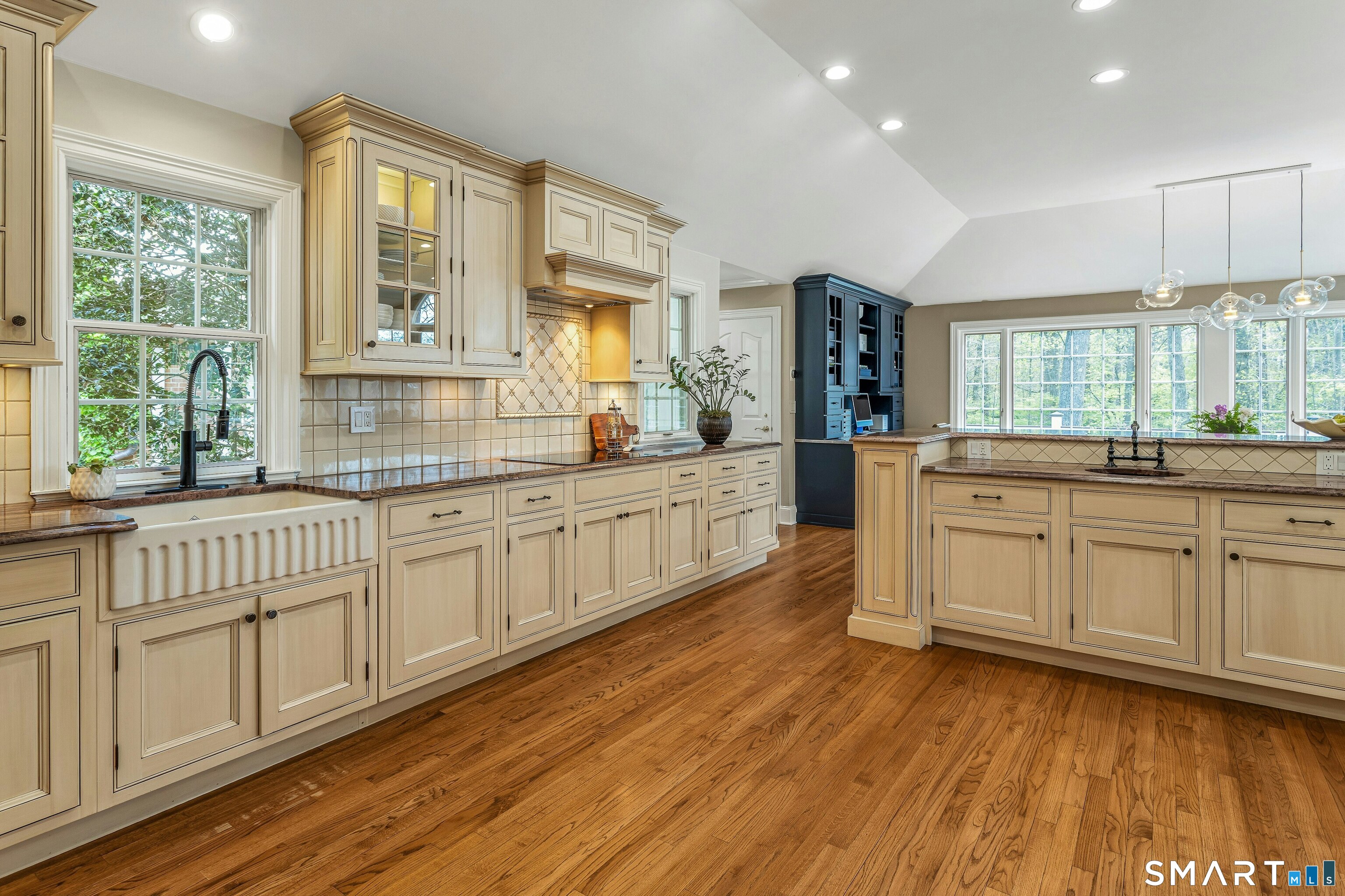 46 Wakeman Road New Canaan, CT 06840 - Photo 13 of 38