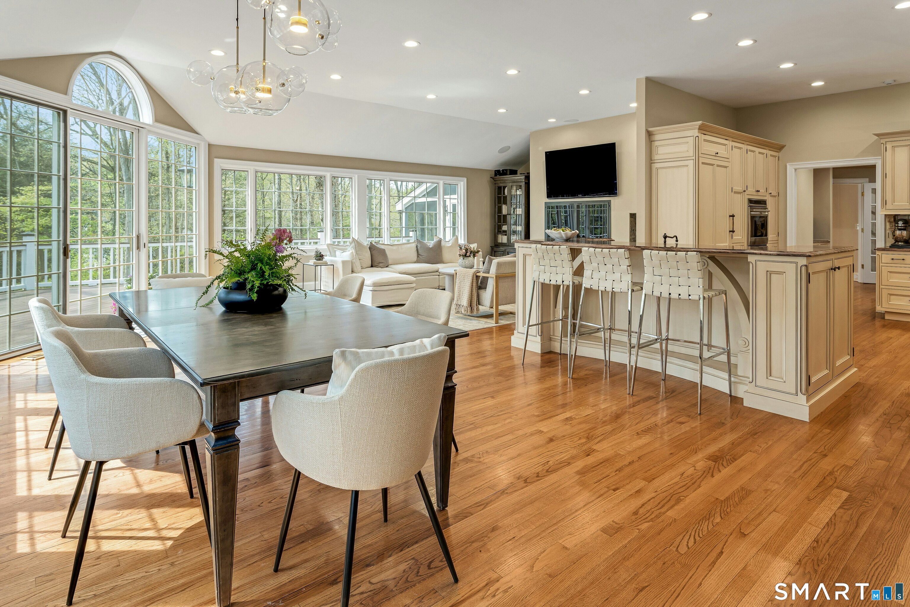 46 Wakeman Road New Canaan, CT 06840 - Photo 8 of 38