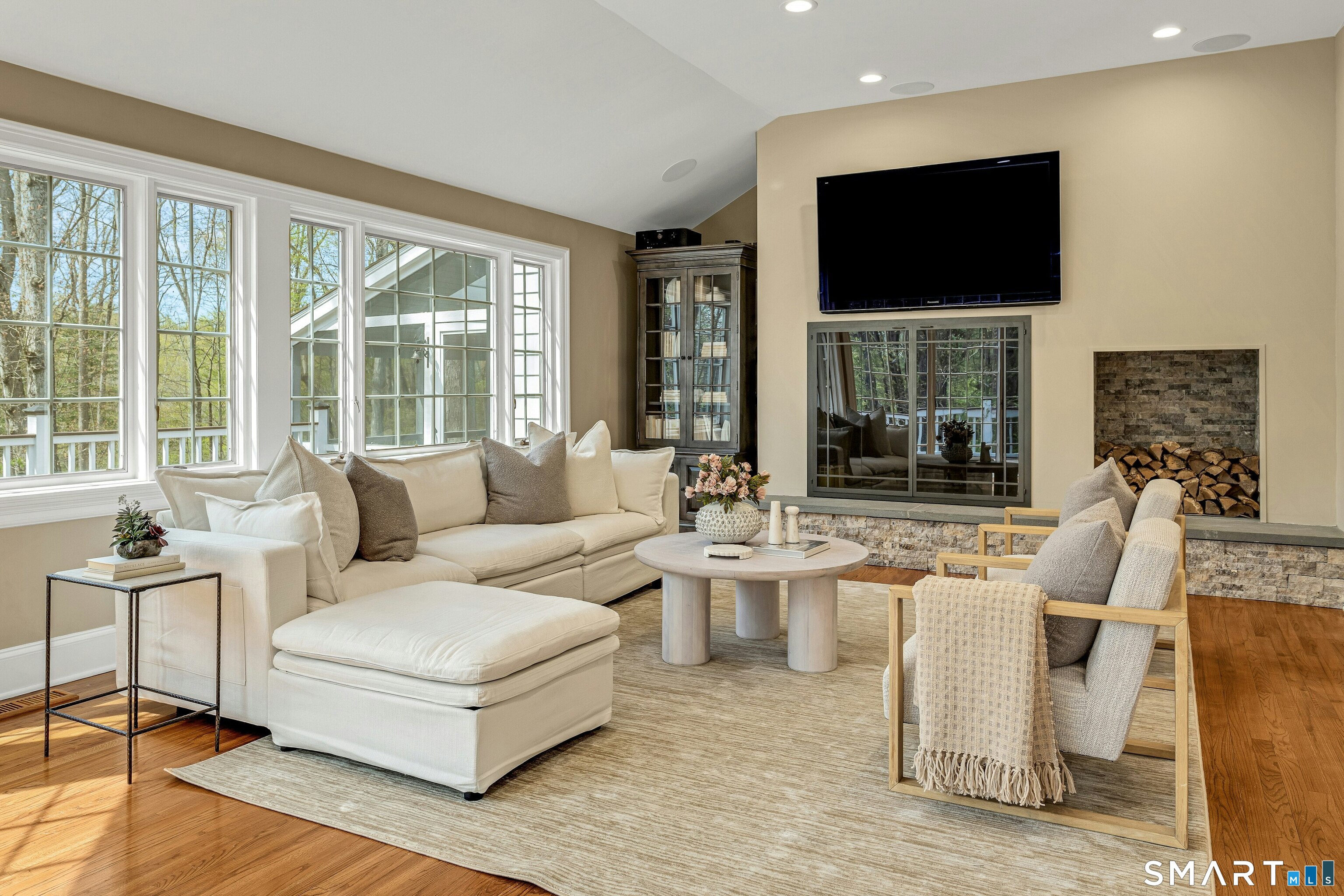 46 Wakeman Road New Canaan, CT 06840 - Photo 9 of 38