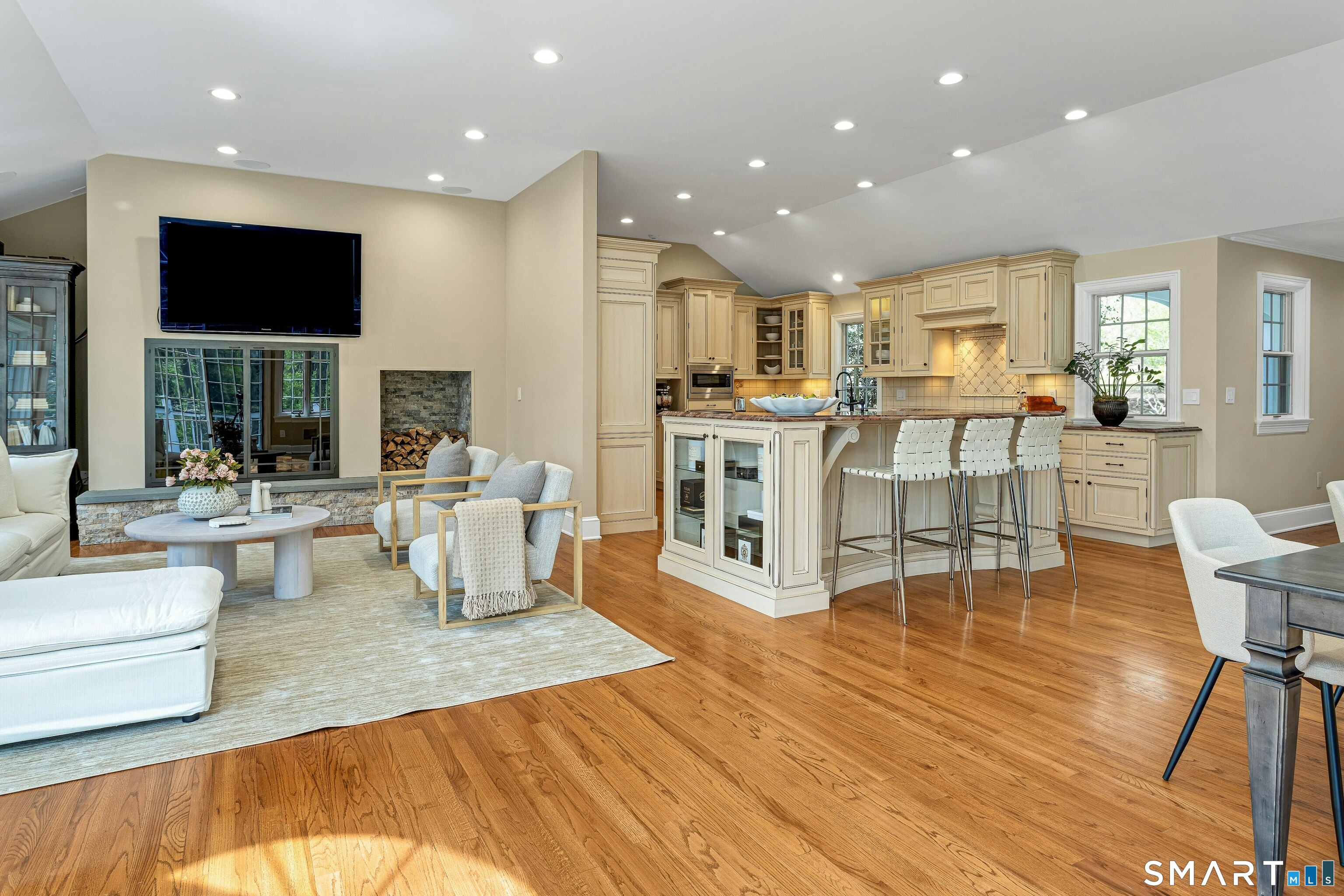 46 Wakeman Road New Canaan, CT 06840 - Photo 10 of 38