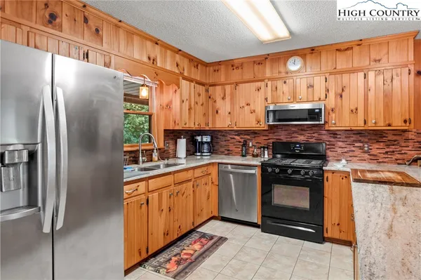 $412,000 | 1502 Greenstreet Drive, Traphill, NC 28685