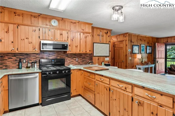 $412,000 | 1502 Greenstreet Drive, Traphill, NC 28685