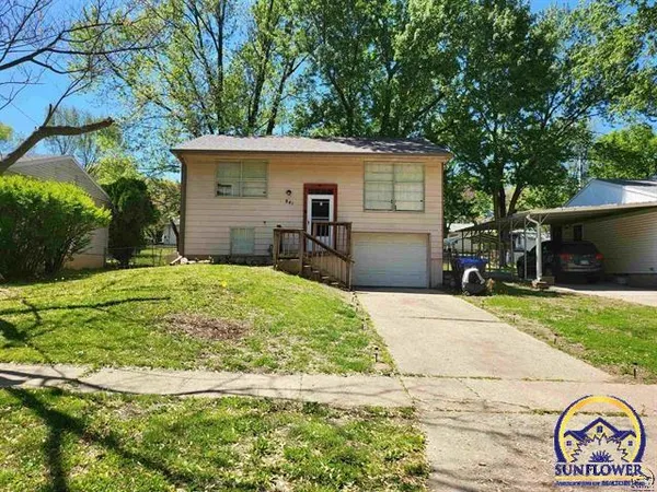 $110,000 | 841 Southeast Brookside Drive, Topeka, KS 66607