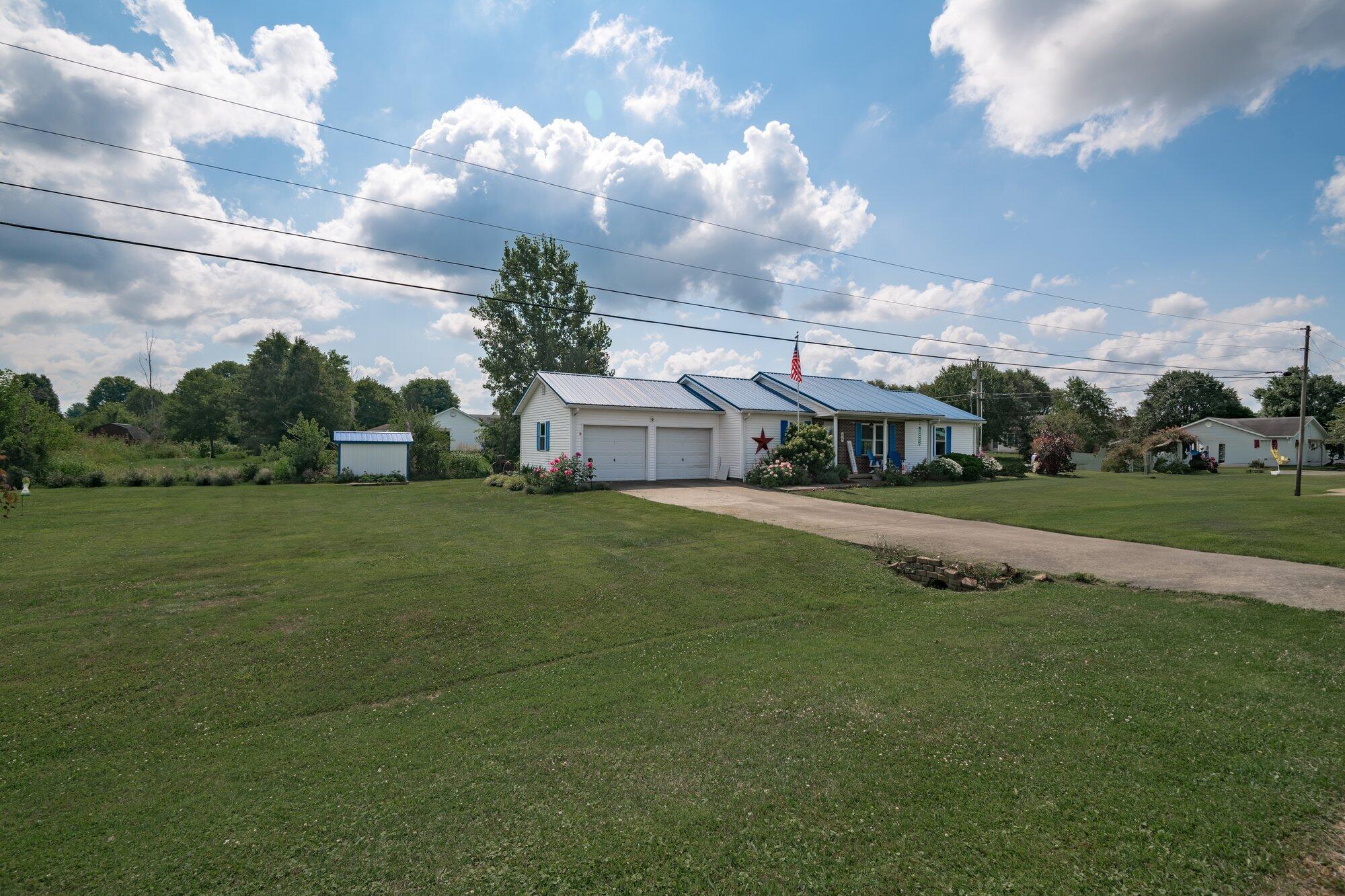 66 Raintree Drive Stanford, KY 40484 - Photo 4 of 26 66_raintree_cir_7_11_24-004.jpg-SMALL
