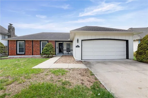 $440,000 | 9912 Knox Drive, Overland Park, KS 66212