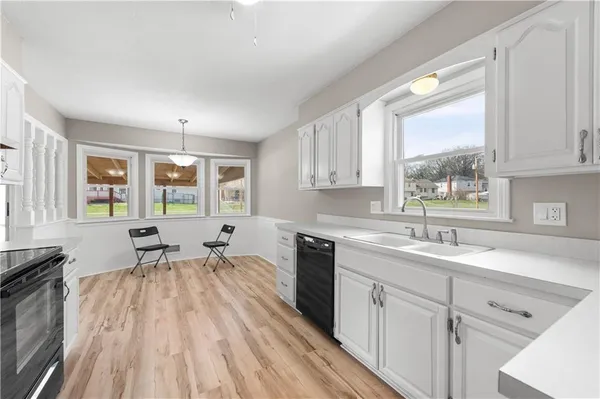 $440,000 | 9912 Knox Drive, Overland Park, KS 66212