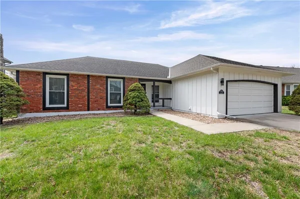 $440,000 | 9912 Knox Drive, Overland Park, KS 66212