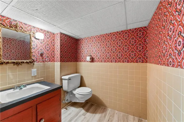 $440,000 | 9912 Knox Drive, Overland Park, KS 66212