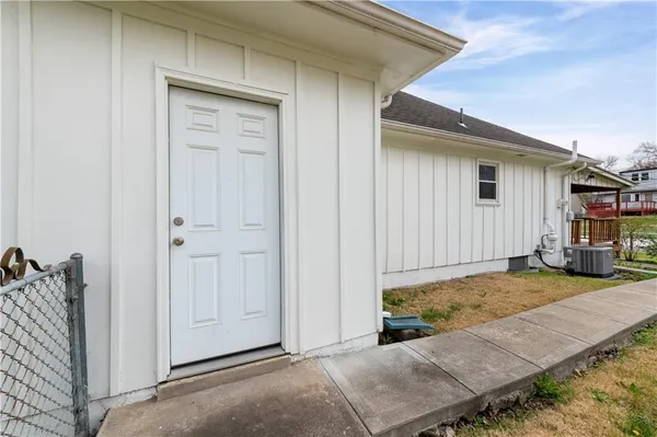 $440,000 | 9912 Knox Drive, Overland Park, KS 66212