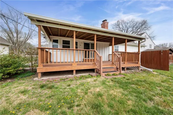 $440,000 | 9912 Knox Drive, Overland Park, KS 66212