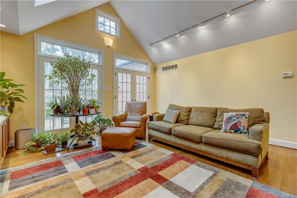 1006 Highmont Road Pittsburgh, PA 15232 - Photo 13 of 25 Gallery Image 13